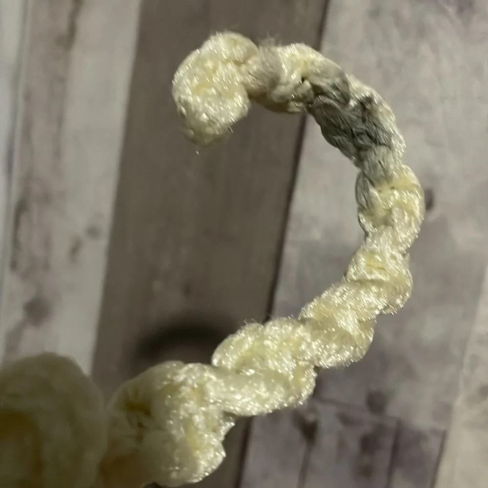 Yarn Wrapped Clothes Hangers (6)